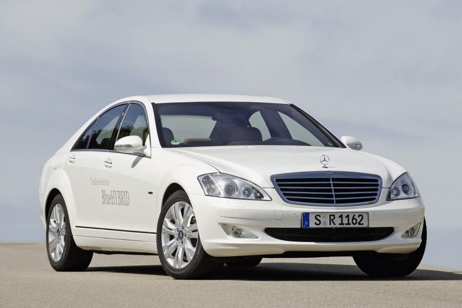  Mercedes-Benz S400 BlueHYBRID 2008 года  (фото 1 из 35)